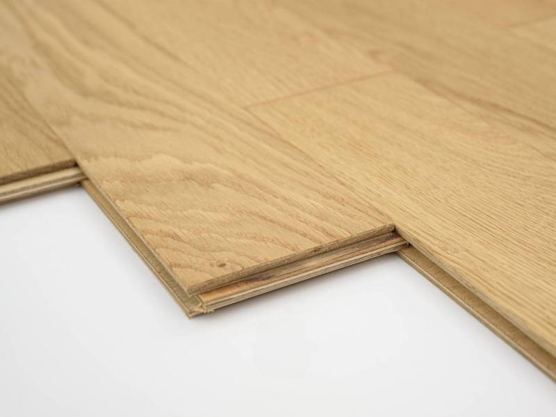 Le parquet semi massif de haute qualité en stock à Bidart